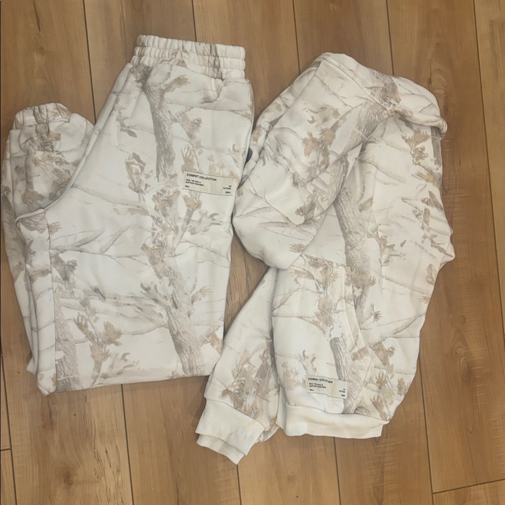 Women's Cream and Tan Sweatshirt